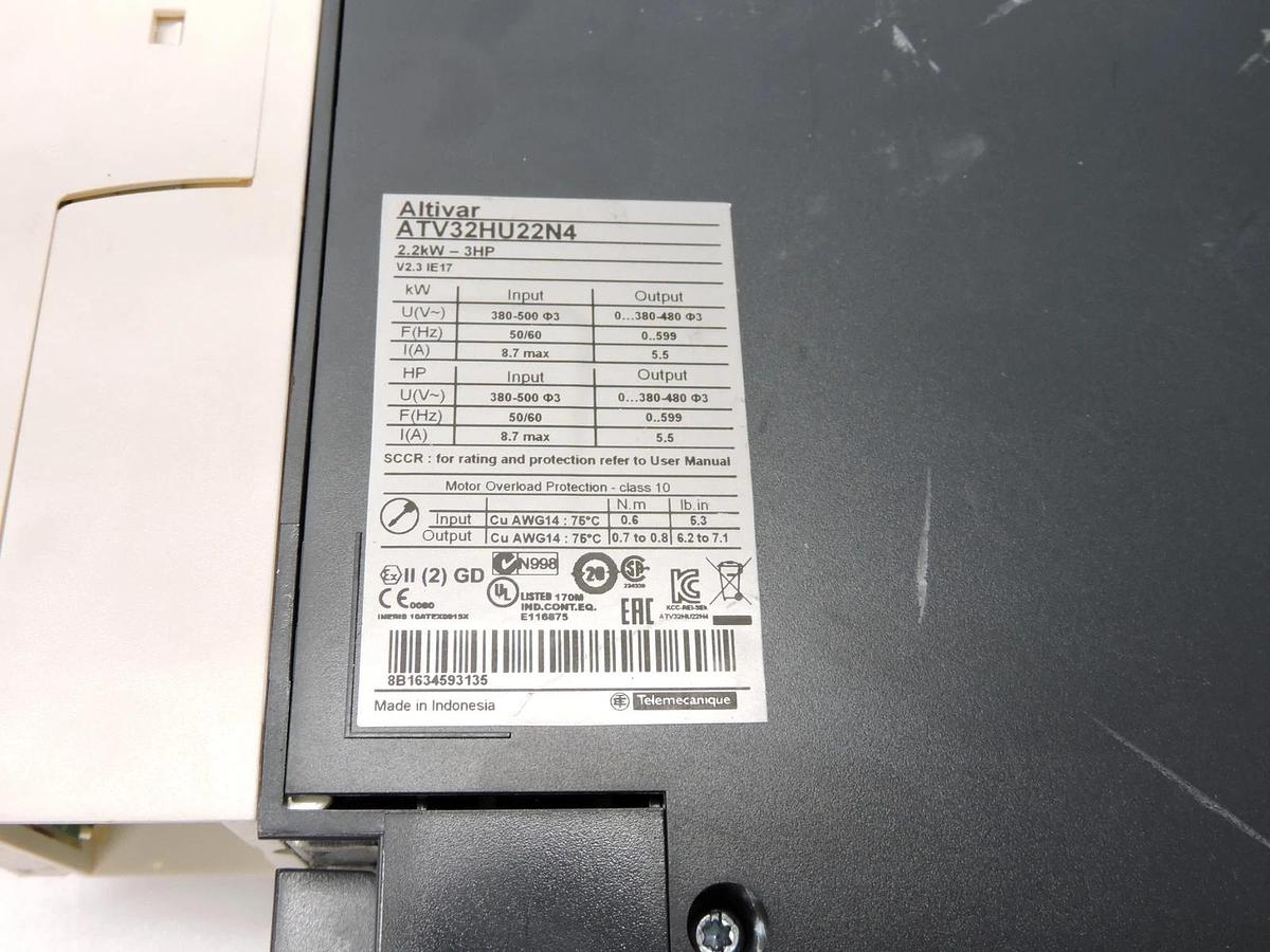 Schneider Electric ATV32HU22N4 Altivar 32 AC Speed Inverter Drive - NOB NEW!