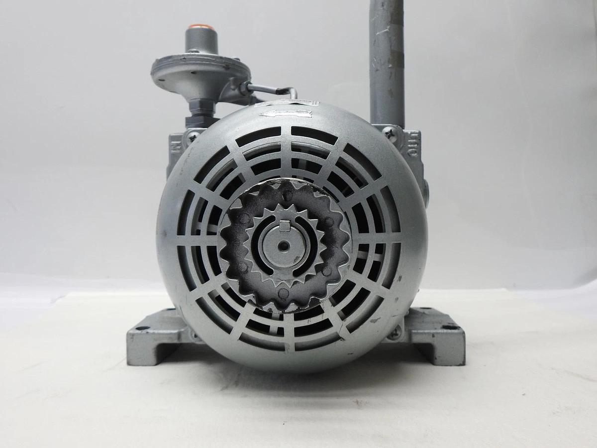 GAST 2065-V2A Vacuum Pump - NEW READ DESC