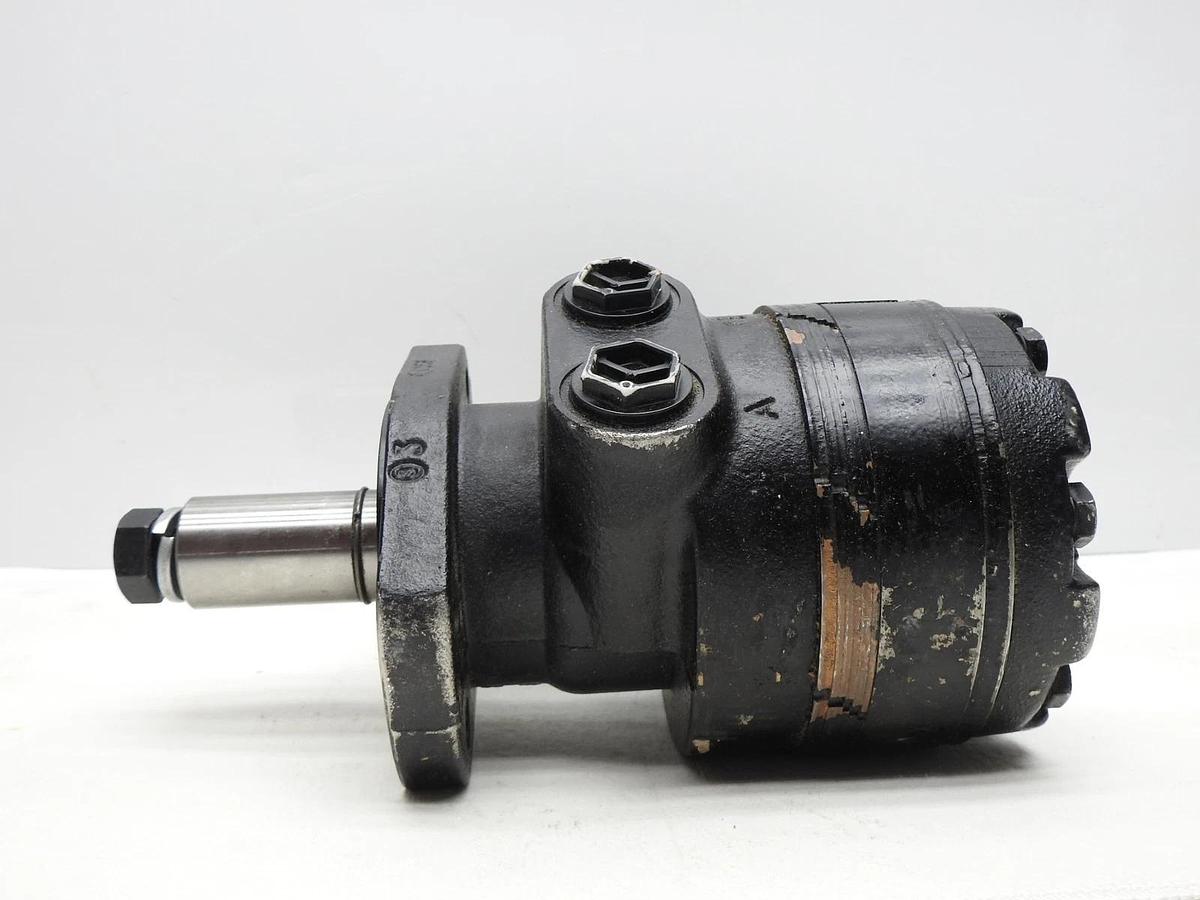 GENUINE White 505300A5120AAAAAP RE 505 Hydraulic Motor 500 Series - NOB NEW!