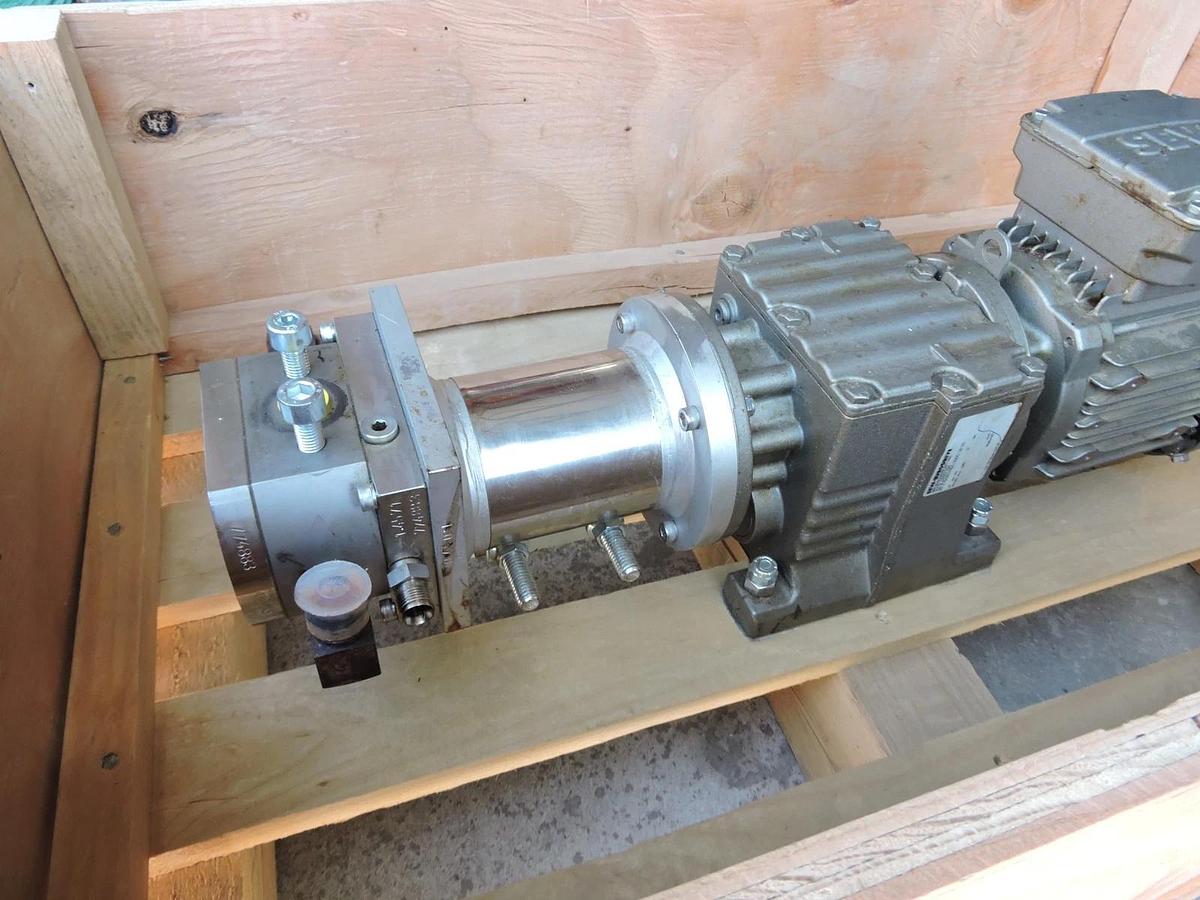 SEW Eurodrive R27F DRS71S4 Gear Motor Inverter R27FDRS71S4 - NEW!