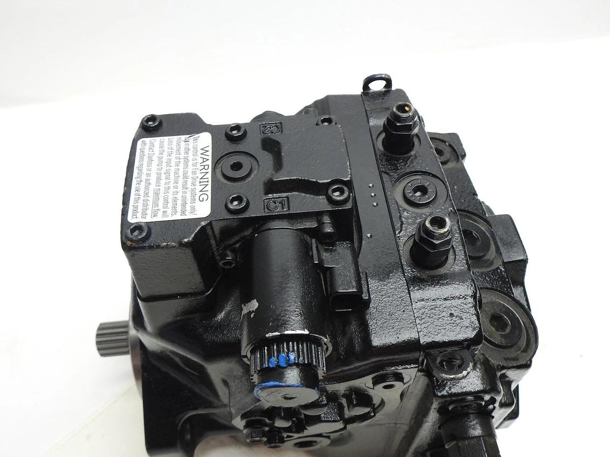 GENUINE Danfoss H1P Series Hydraulic Piston Pump H1P053 83028608 (2 Bolt, 15T)