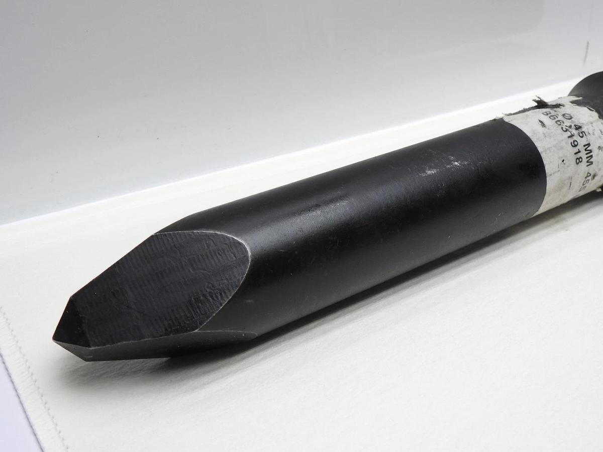 Bobcat 86631918 Nail Point Pyramidal point NEW