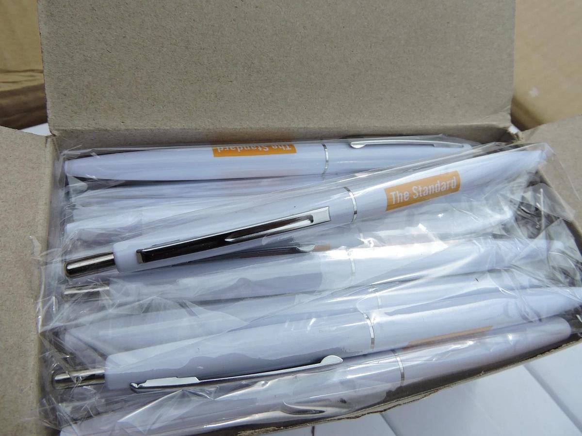 HUGE LOT of 3900 NEW Pens - WHITE - Lot of Click Pens