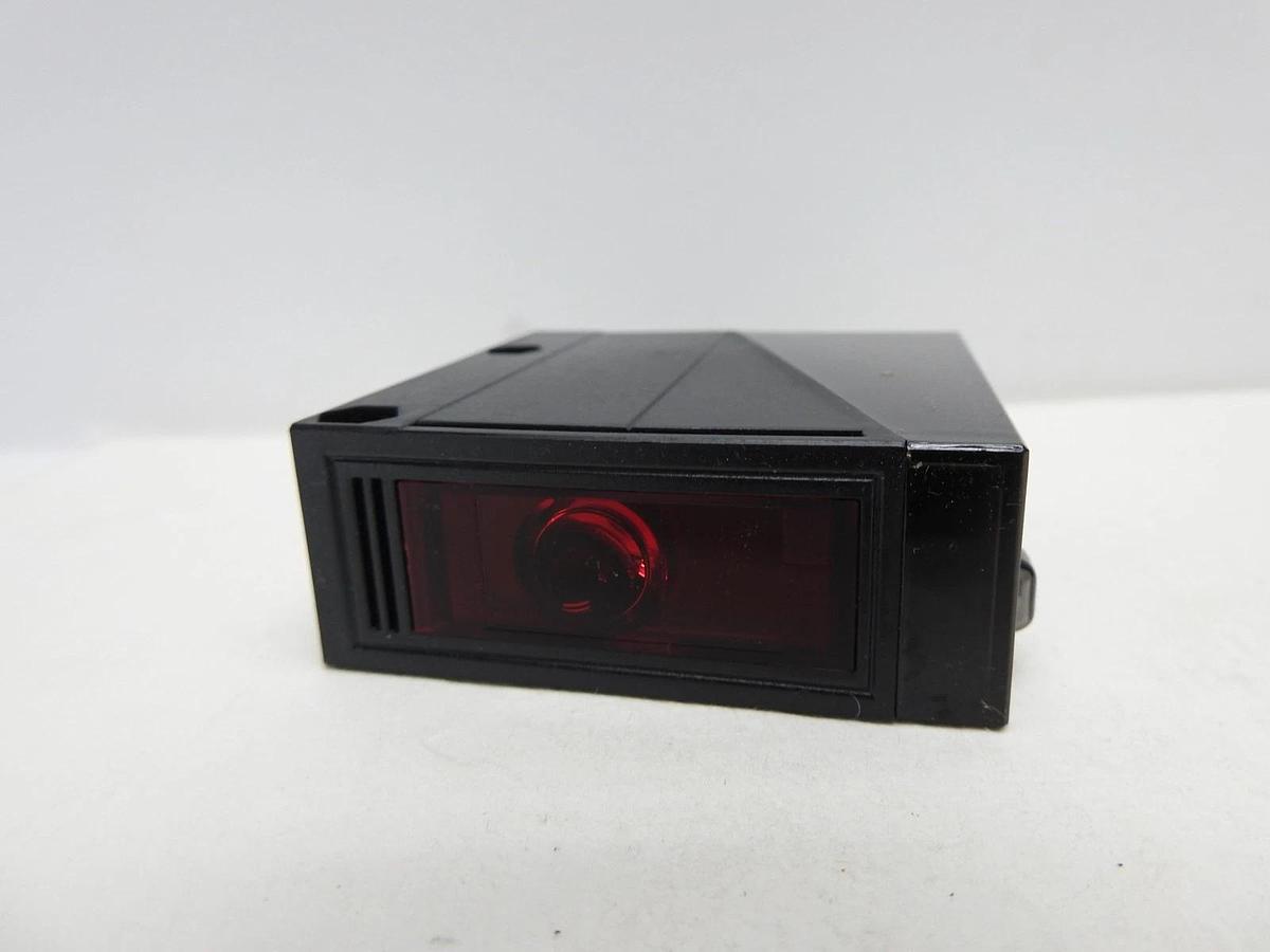 OMRON E3JM-10M4T-NN-US E3JM-10L-NN-PHOTOELECTRIC SWITCH- NEW OLD STOCK!!!