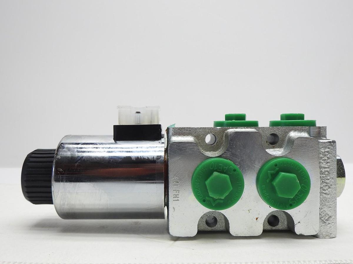 Walvoil 12V Diverter Valve 12C060048, MB2401221-011 - NEW