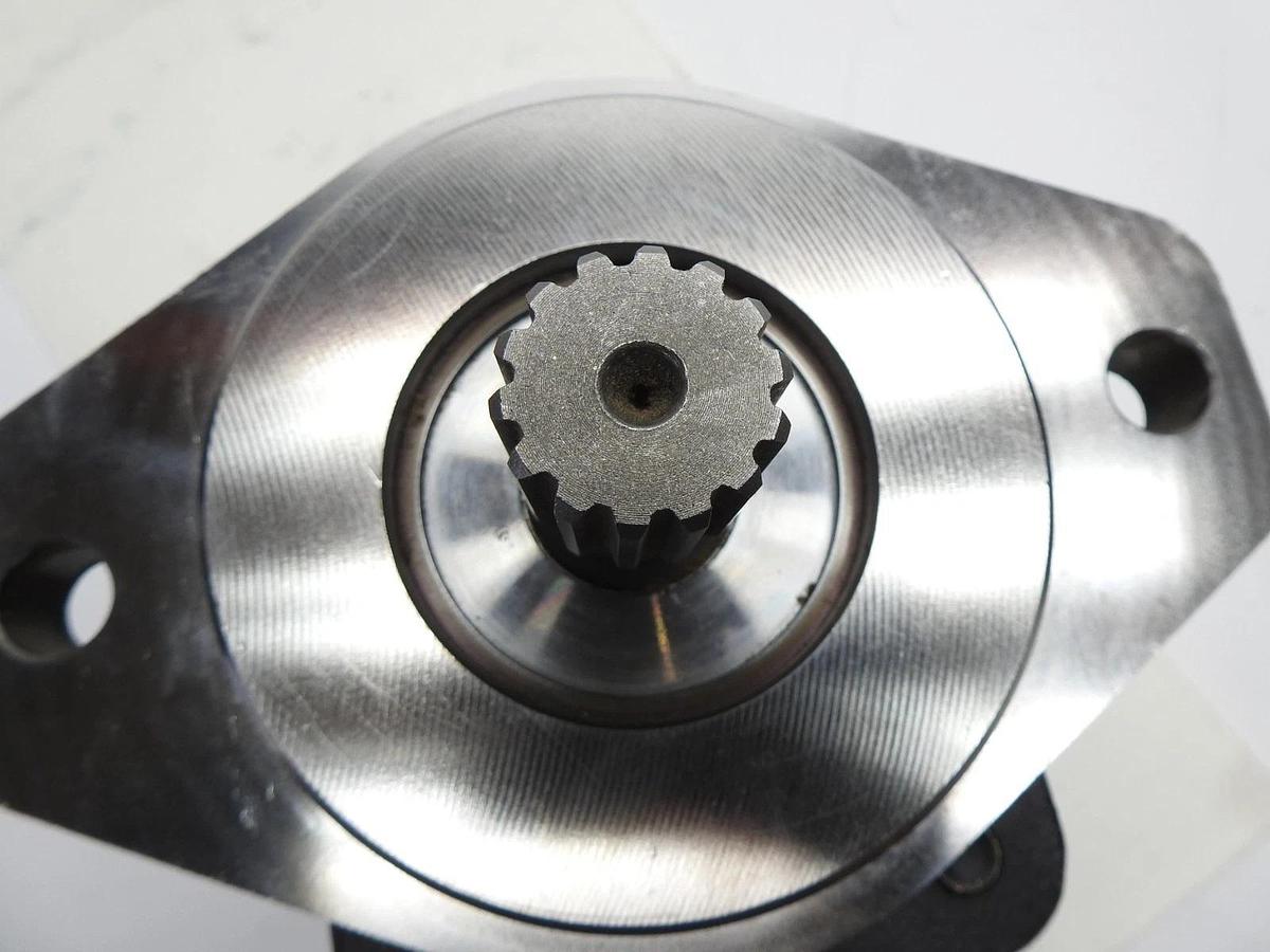 Sunsource M5100A Series M5100A888 AD Hydraulic Motor M5100A-888AD-SPLNK20-42