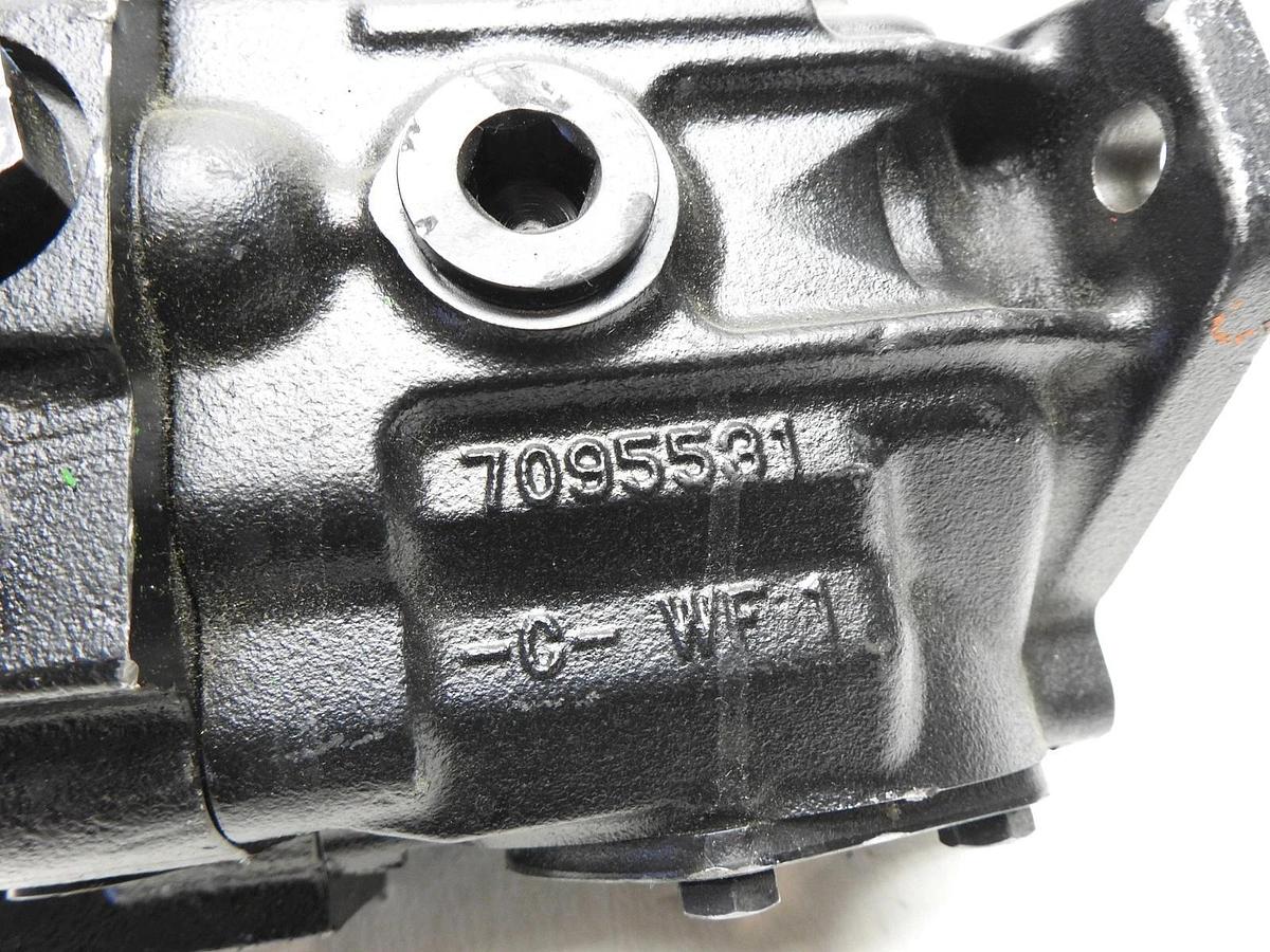 Hydraulic Pump 7095531 Danfoss Bobcat for Tandem Hydraulic (2 Bolt) - NEW!