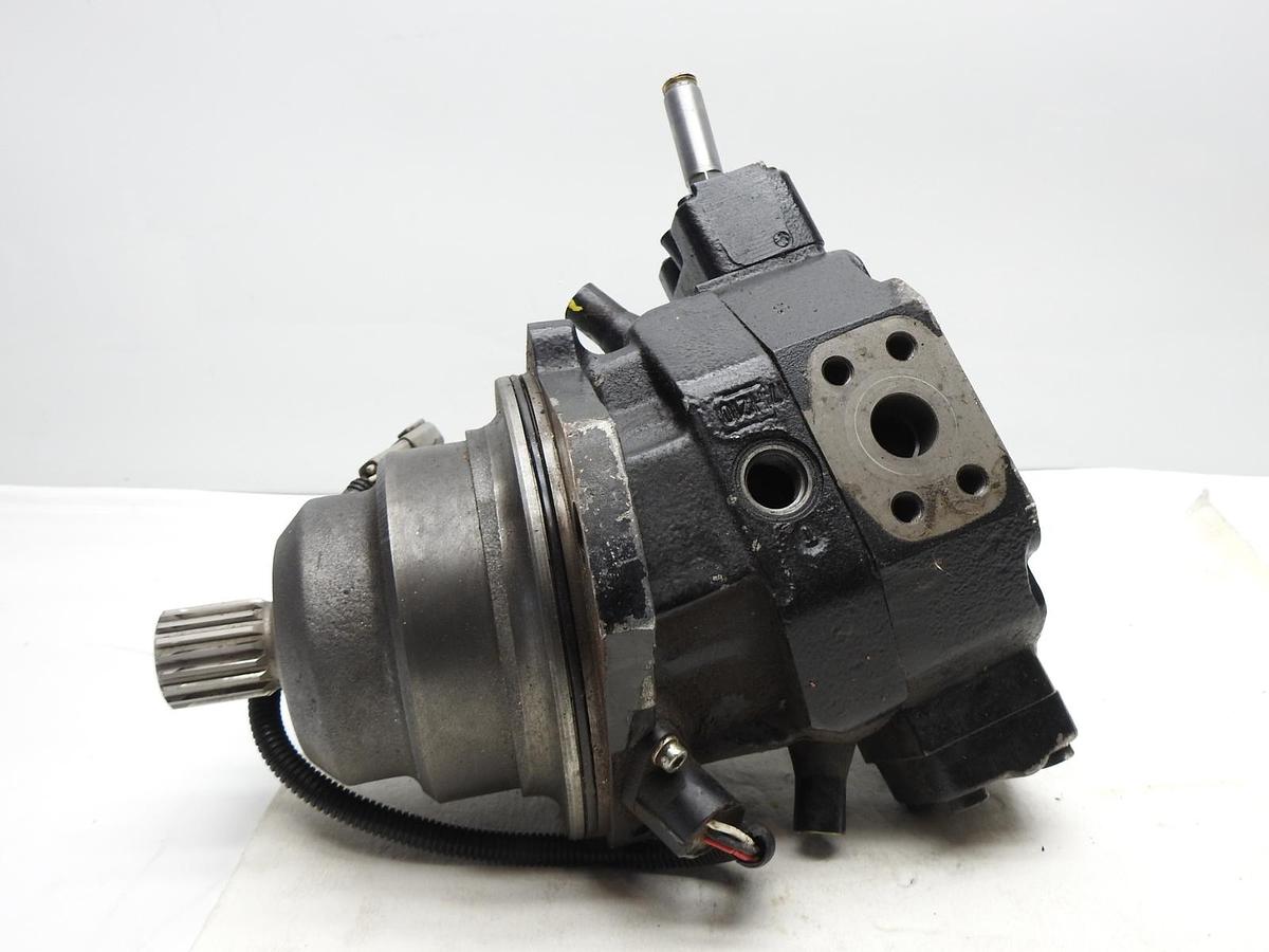 GENUINE John Deere AN401953 Rear Wheel Drive Hydrauliuc Motor RM100089 AS IS UNT