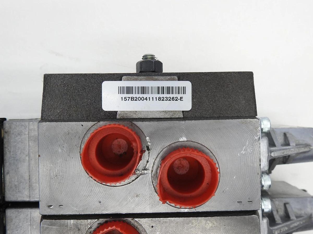 Danfoss PVG 32 /4 Proportional Valve 3335 PSI w/ 157B4292 11094176 - OEM NEW!