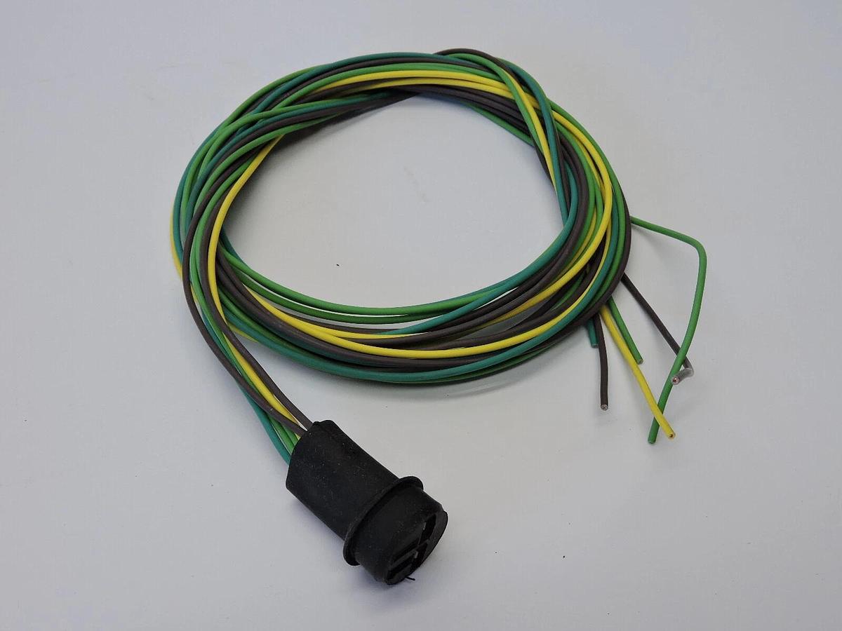 Lot of 150 - M&H Electric Fabricators Connector Mold on - Mold on Connector