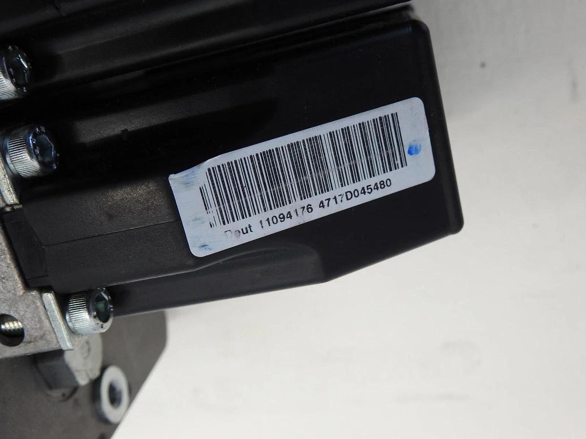 Danfoss PVG 32 /4 Proportional Valve 3335 PSI w/ 157B4292 11094176 - OEM NEW!