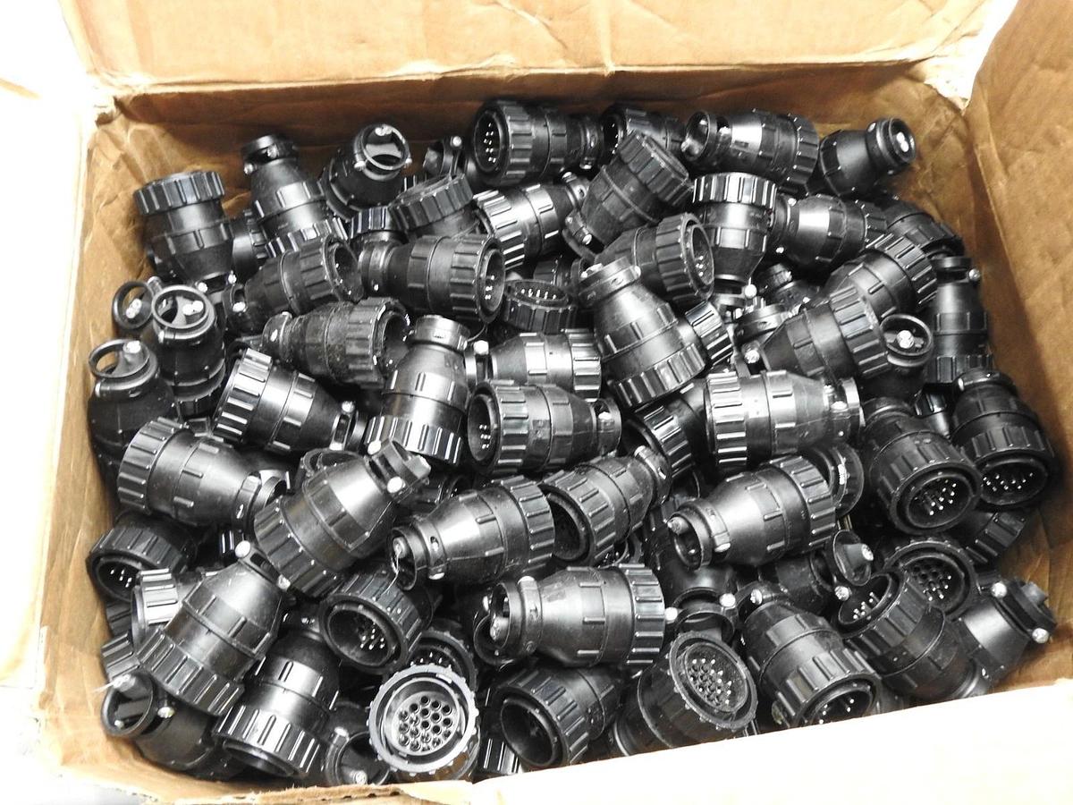 Lot of 260 AMP 211772-1 Connectors