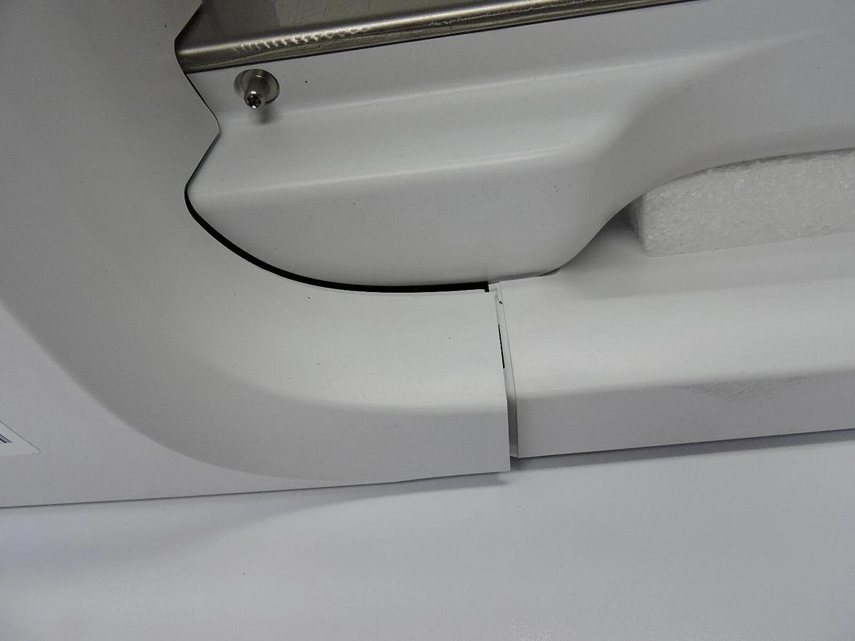 Bernina B700 Embroidery Machine - NEW NEVER USED- Minor Freight Damage!