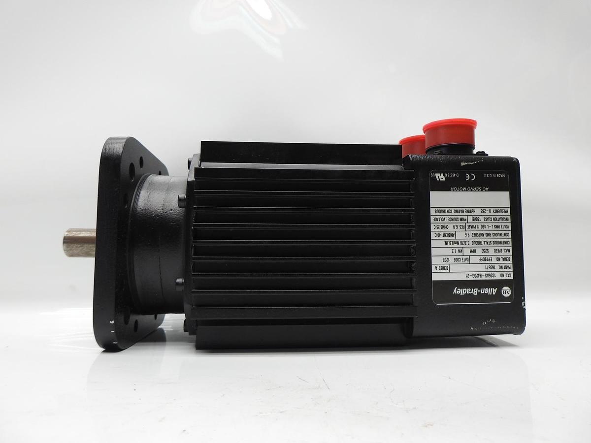 Allen Bradley 1326AS-B420G-21-K4 460 VAC Low Inertia Brushless Servo Motor - NEW