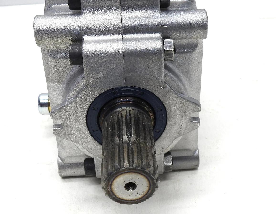 Kubota Gearbox WORM CC 77700-00916 (replaces 70060-45009) for LX2950, B2779