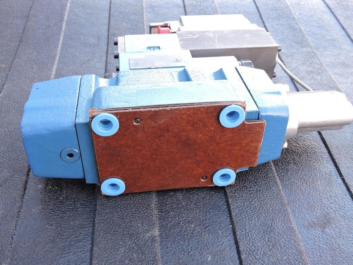 Rexroth 0811404273 Directional Control 4WRLE 16 1 w/ R901140262 0811404601 -NOB