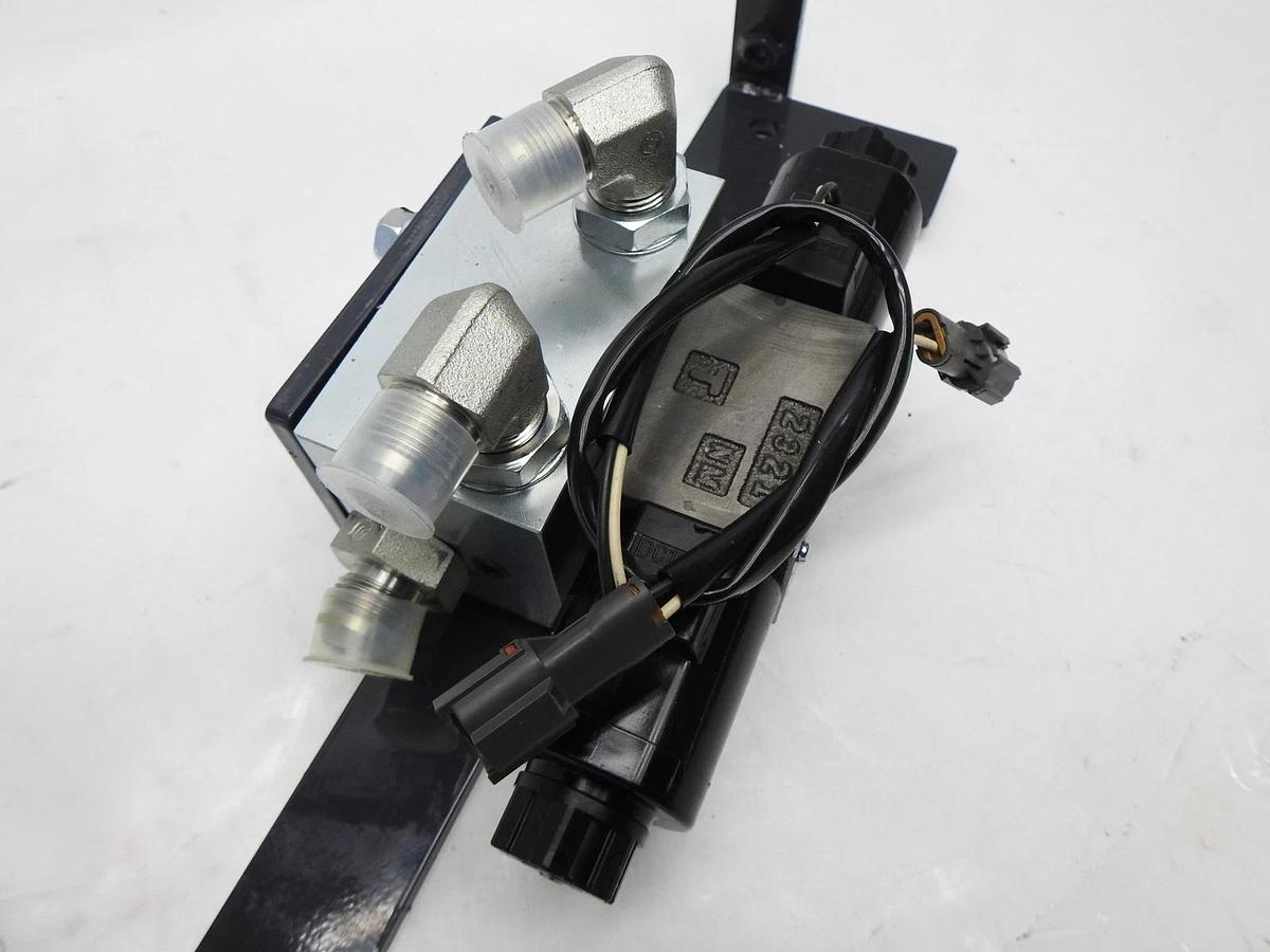 Nachi P-SK-G01-C7Y-GPT-D1-5162H 3rd Function Valve Kit For Kubota L2265 OEM NEW!