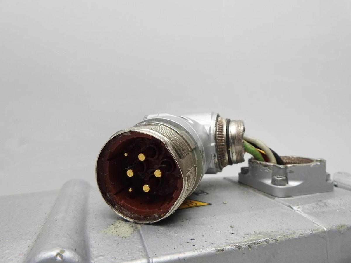 GENUINE Siemens 1FT7082-5WH71-1CB2-Z SYNCHRONOUS MOTOR 1FT70825WH711CB2Z DAMAGED
