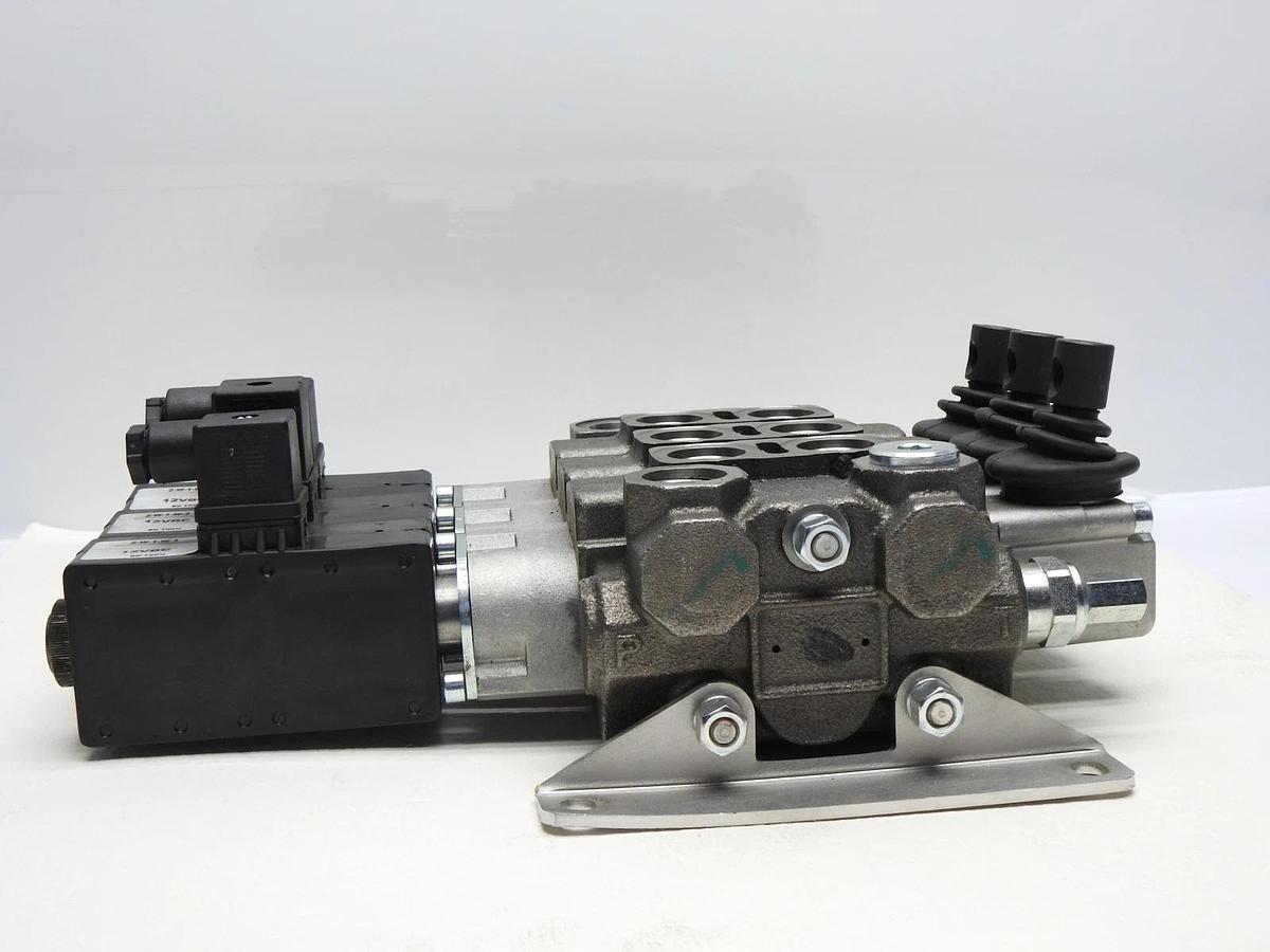 3 Spool Hydraulic Control Valve w/ 12VDC 2-W-1-W-3 Coils HPC Valve - NOB NEW!