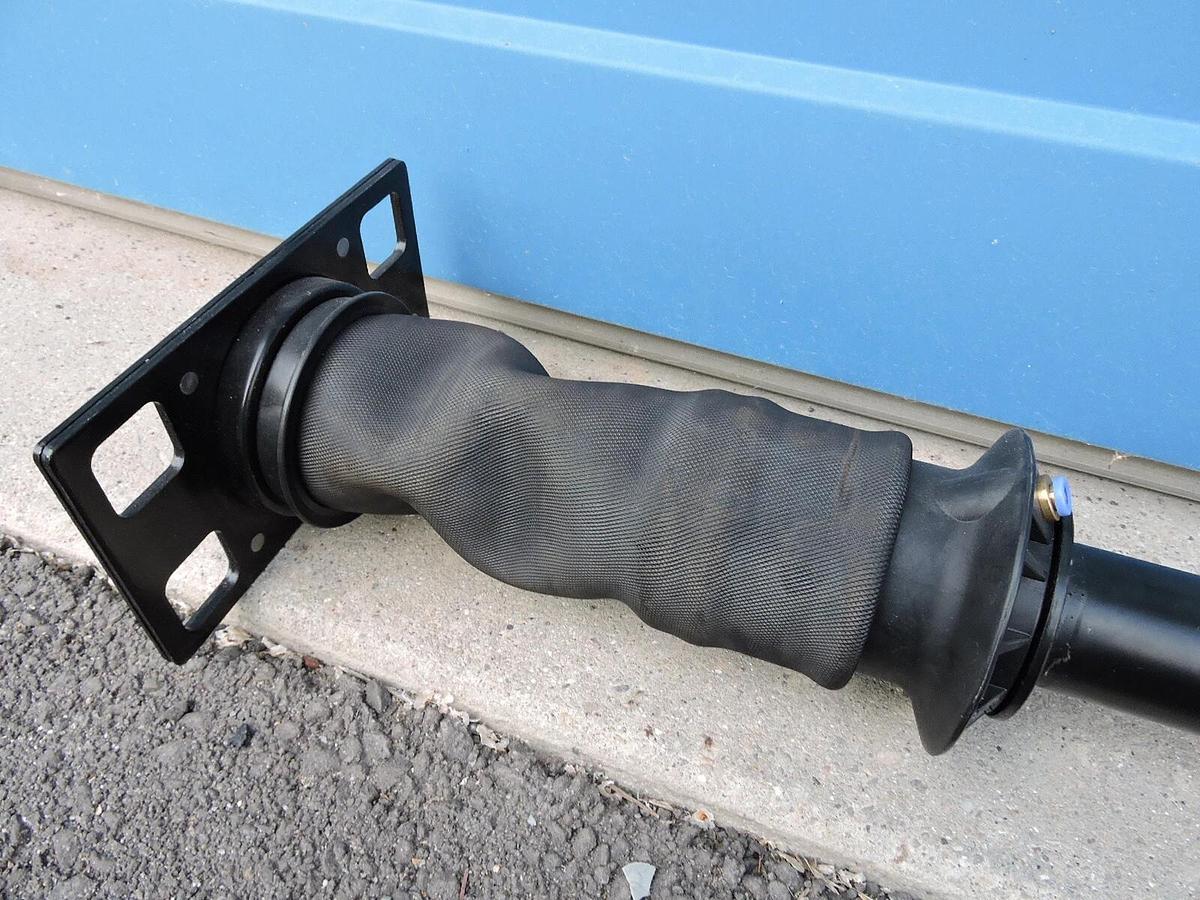 NEW Cab Shock Absorber International Prostar 2008+  3688695C91 Direct Replacemen
