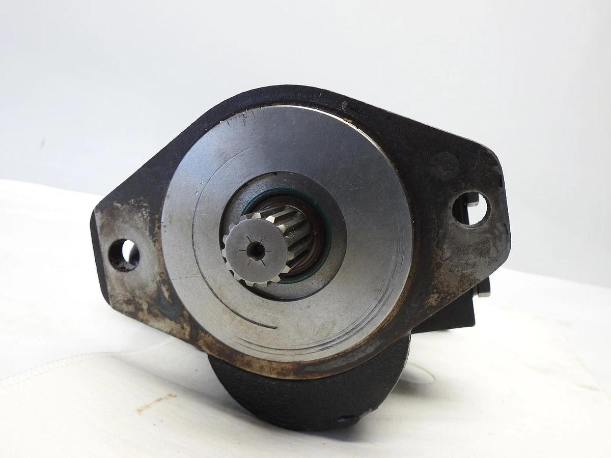 Bobcat 7358323 Hydraulic Gear Pump for Loaders OEM - USED