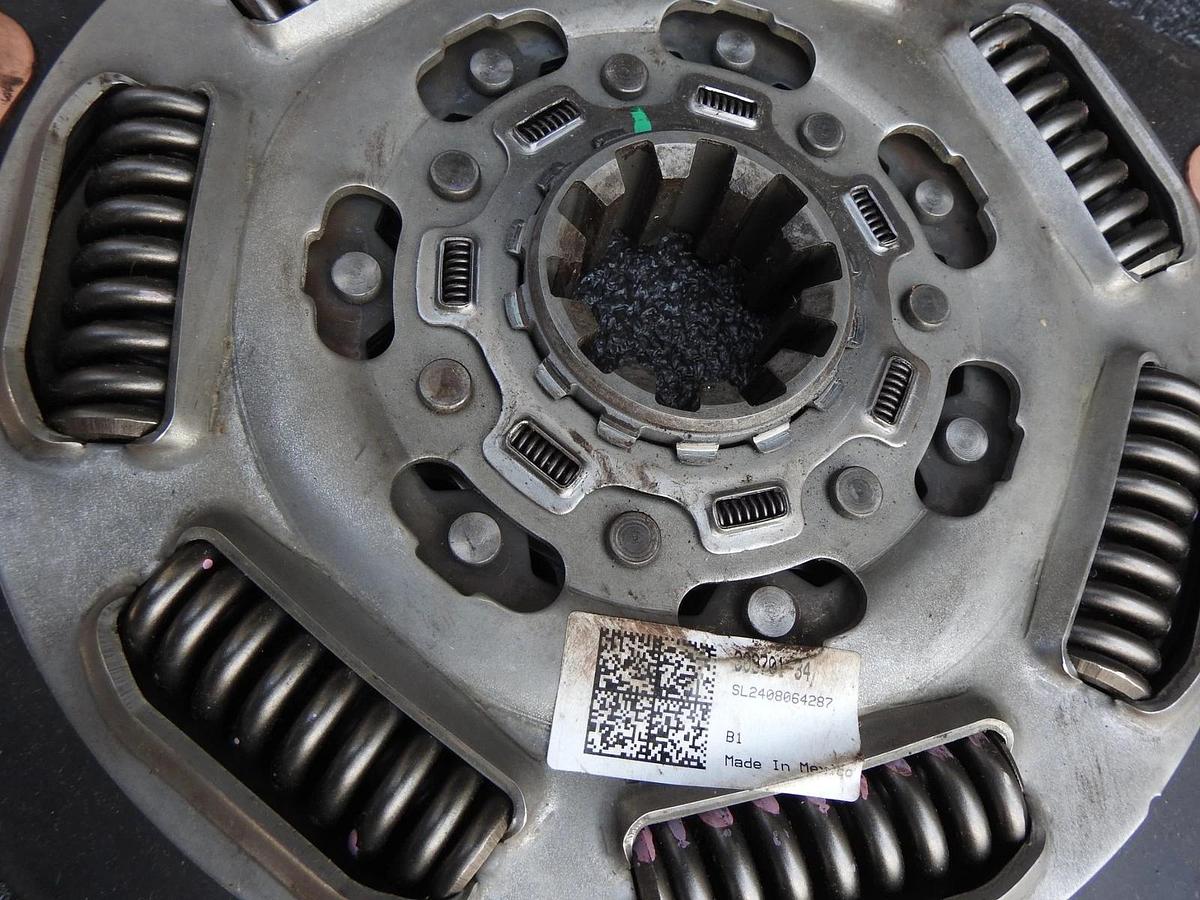 GENUINE Eaton 309701-34 Advantage Self-Adjust Clutch 15 1/2", 10 Spline 2"
