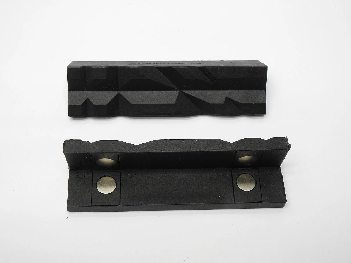 JCL 4" Vise Jaws Multipurpose Use on any Metal Vise, Magnetic Reversible Pads x2