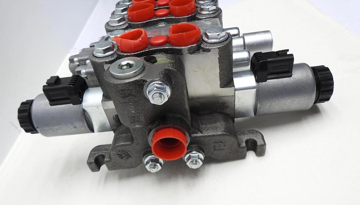Hydac RS164 Mobile Hydraulic Control Valve 2904330 (3625 PSI)
