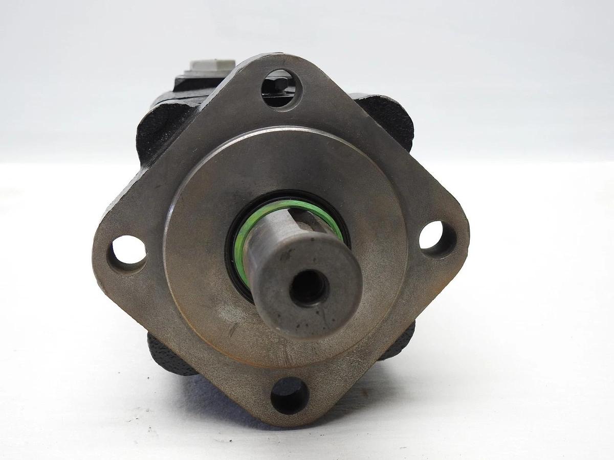 GENUINE Danfoss 11244268 OMS-200 Hydraulic Motor (4 Bolt, Keyed Shaft) - NOB NEW