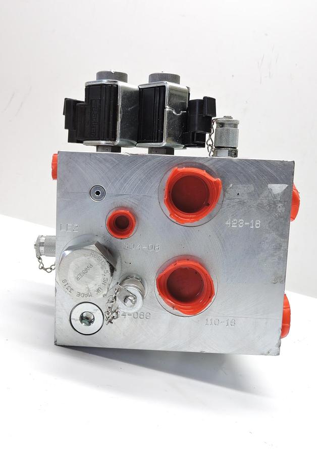 New Parker IC-4670 Square Block Manifold OEM Genuine IC4670