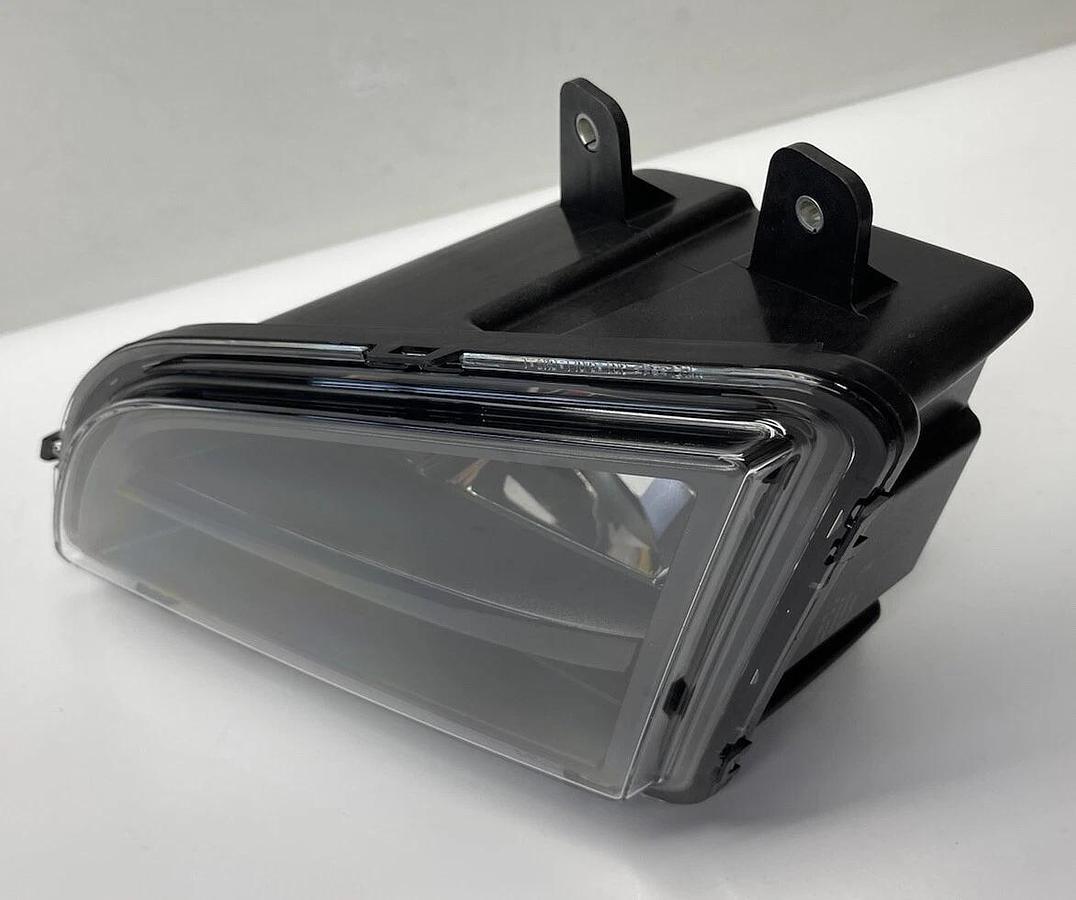GENUINE Volvo Truck 82775826 Fog Lamp, LH Driver Side VNL Series 2018 2019 OEM!