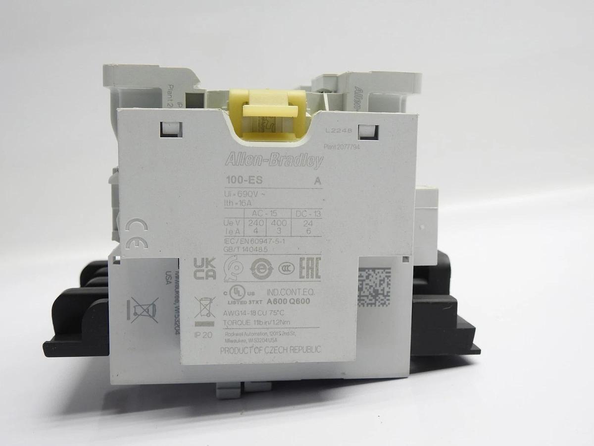 Allen-Bradley 104-E26KJ22 IEC 26 A Reversing Contactor - NOB NEW!