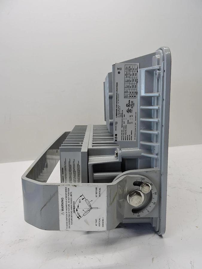 Crouse-Hinds by Eaton FMVA13LCY-UNV34-76 LED FLOOD COOL GLASS LENS 347-480 VAC