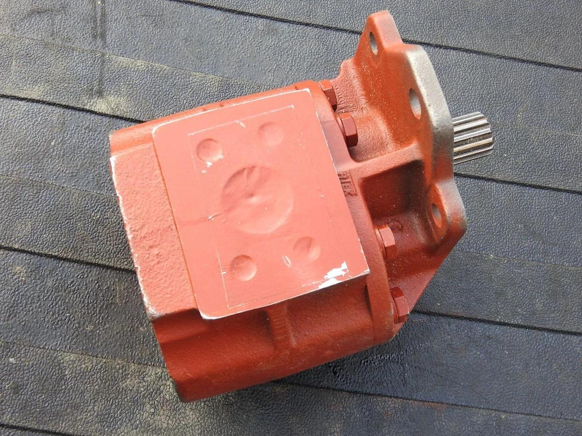 Geartek D35R-1C 6 BOLT, 14 Spline 232313805 Hydraulic Pump - NOB NEW!