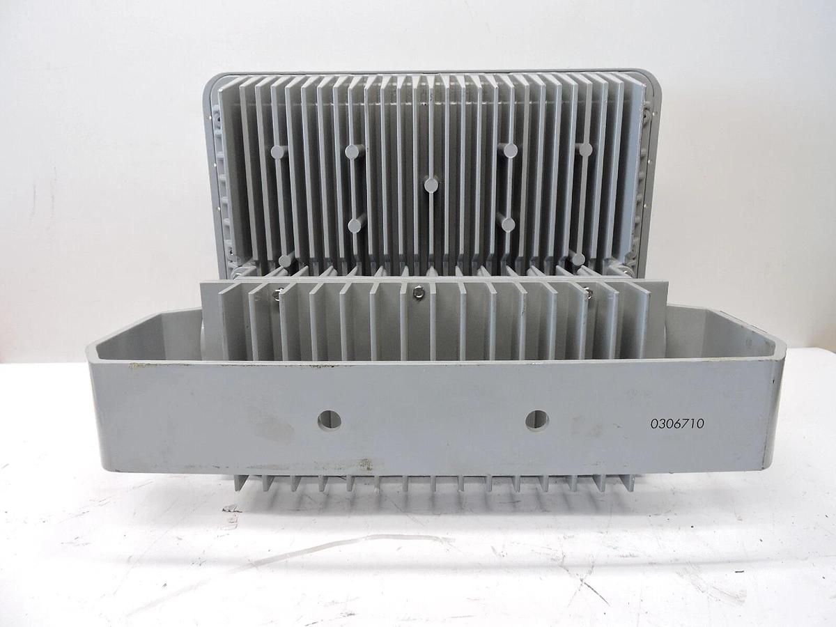Crouse-Hinds by Eaton FMVA13LCY-UNV34-76 LED FLOOD COOL GLASS LENS 347-480 VAC
