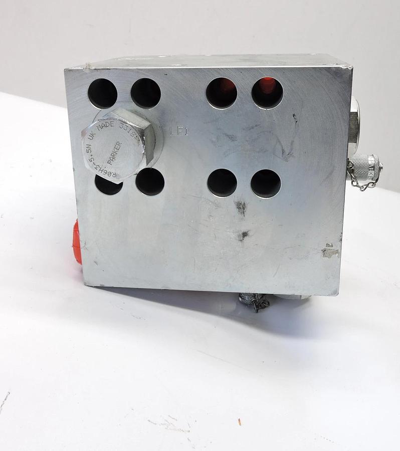 New Parker IC-4670 Square Block Manifold OEM Genuine IC4670