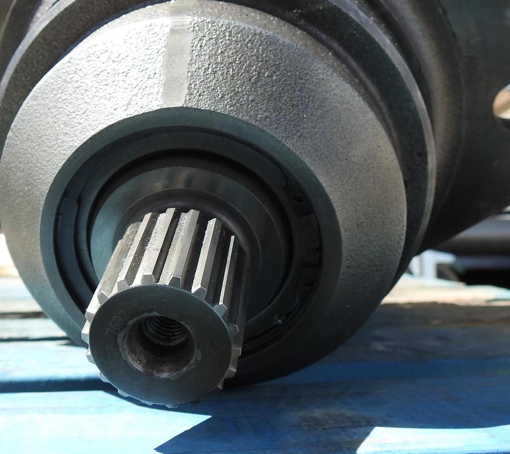 Genuine John Deere PG200362 Hydraulic Propel Axial Piston Motor R986120559 REMAN