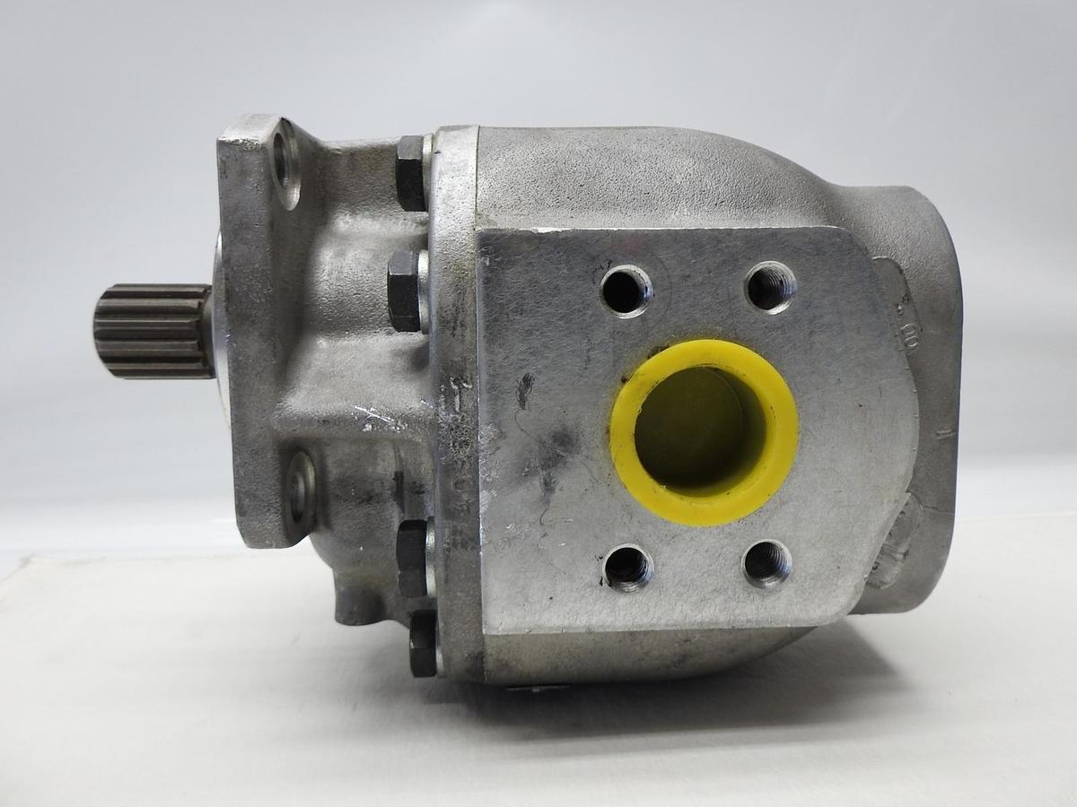S223210 Hydraulic Track Motor for Case 880C 880 Track Drive Hydraulic Motor NEW!