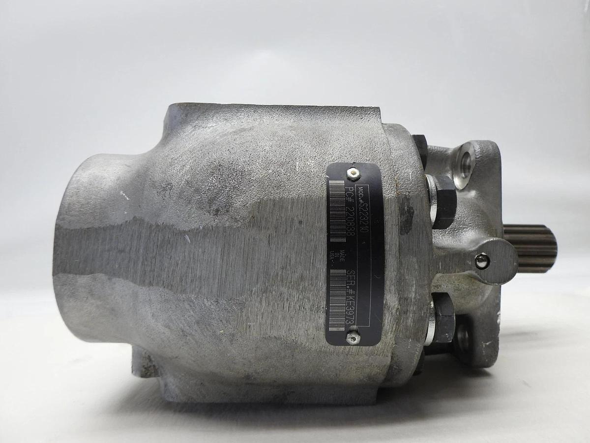 S223210 Hydraulic Track Motor for Case 880C 880 Track Drive Hydraulic Motor NEW!