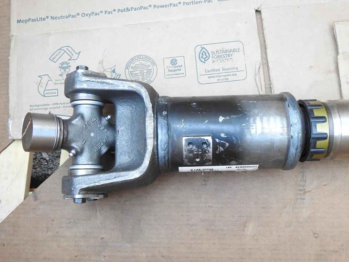 GENUINE OEM Dana Spicer 817264-0611 Drive Shaft 817264 0611, 8172640611 - NEW