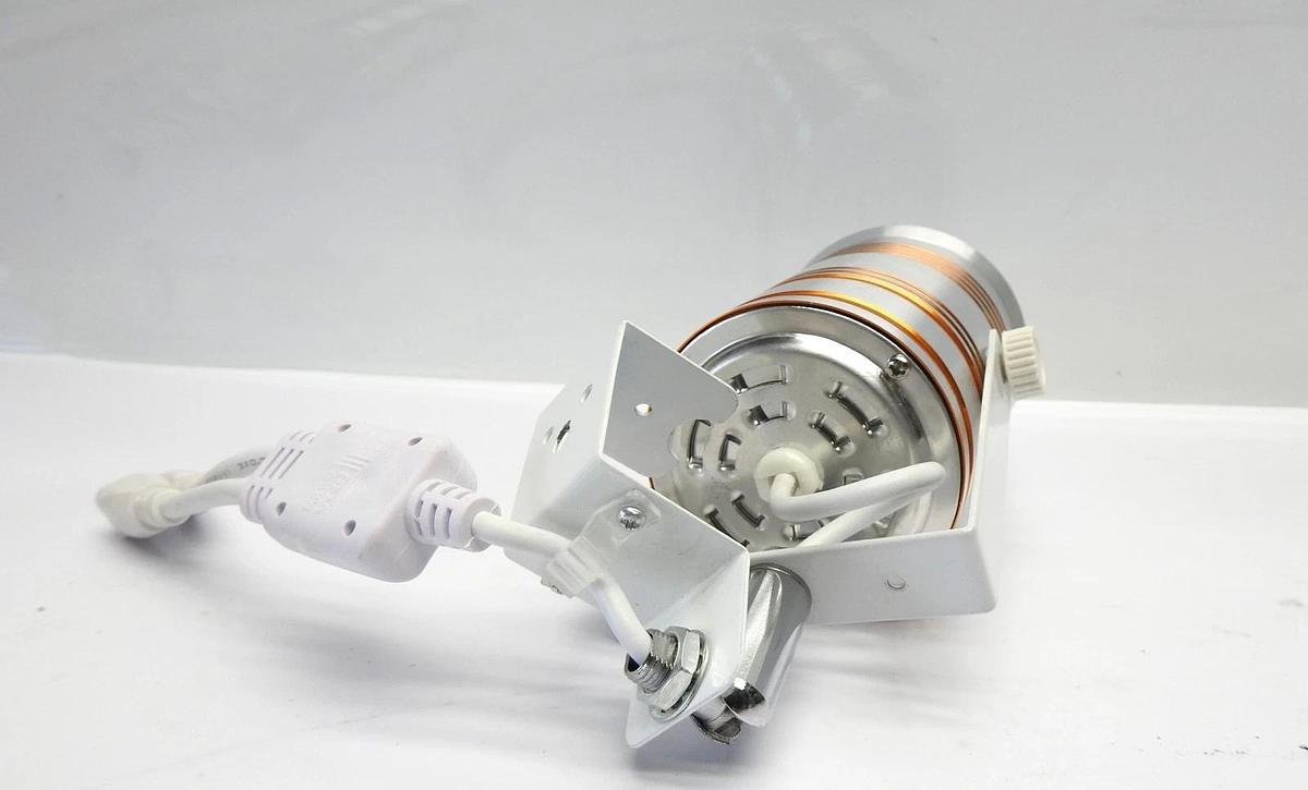 Lot of 2 - Cindy's lighting Jewelry WHITE ZH36 60W-10000K-36 (100-240V 50/60Hz)
