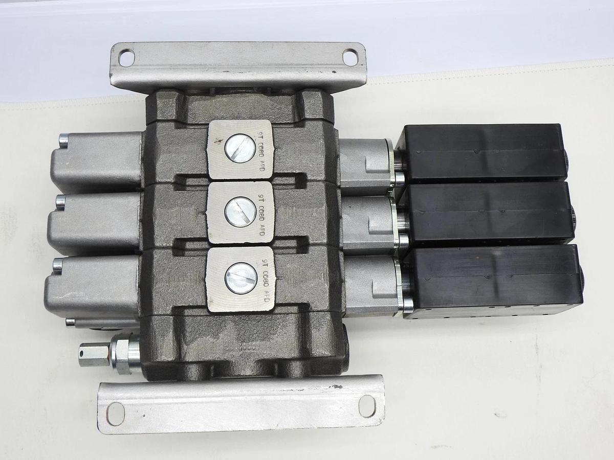 3 Spool Hydraulic Control Valve w/ 12VDC 2-W-1-W-3 Coils HPC Valve - NOB NEW!