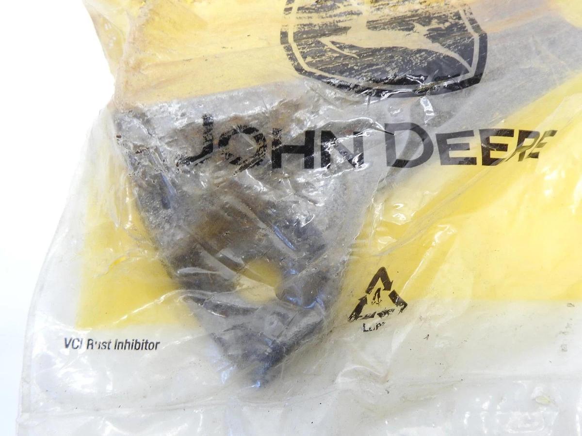 GENUINE John Deere E98137 Clockwise Accelerator OEM NEW
