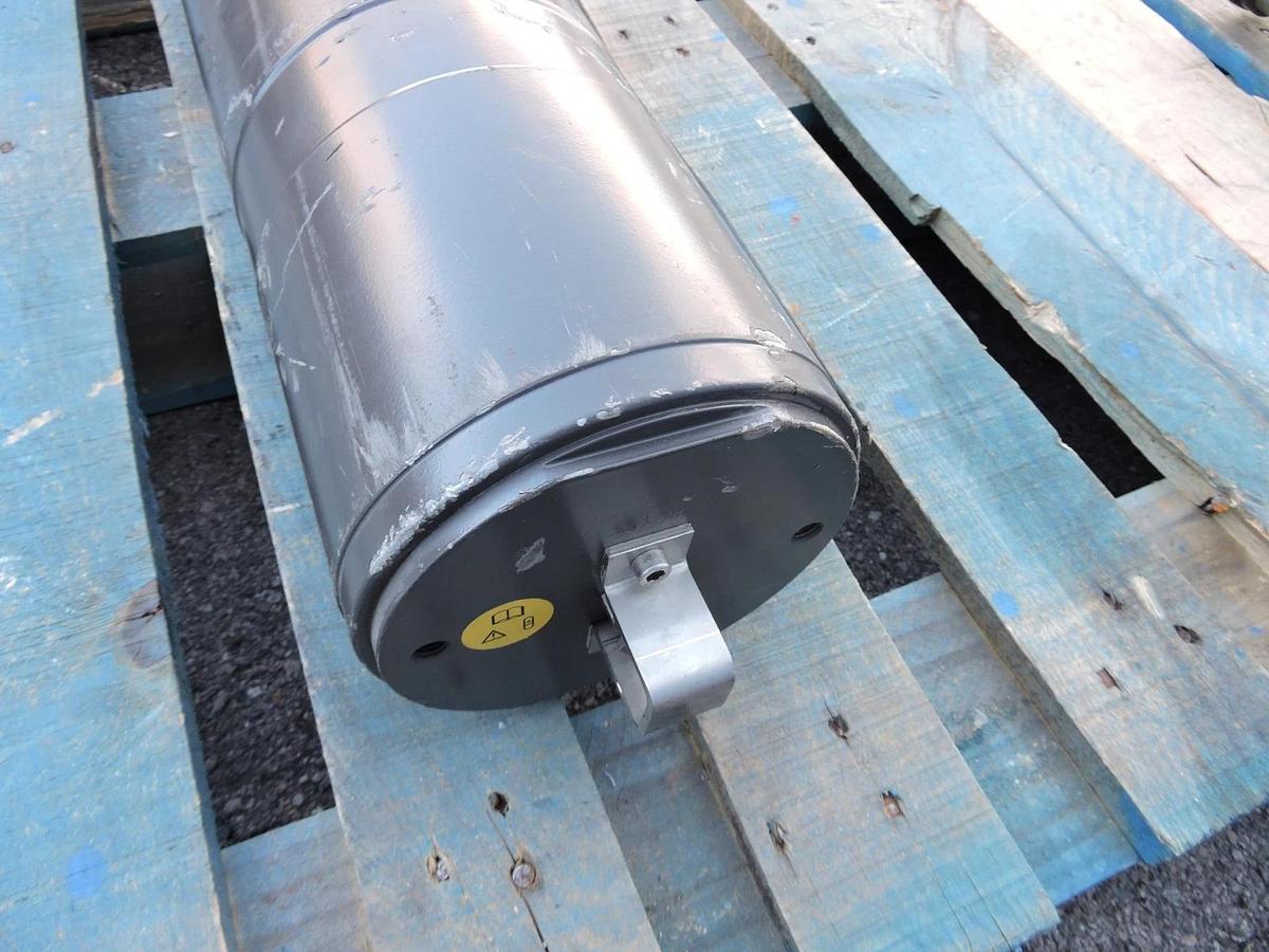 Volvo Accumulator EHP2-C-0090-250-140-XX00AX00Z Volume 9 L Parker - NOB NEW