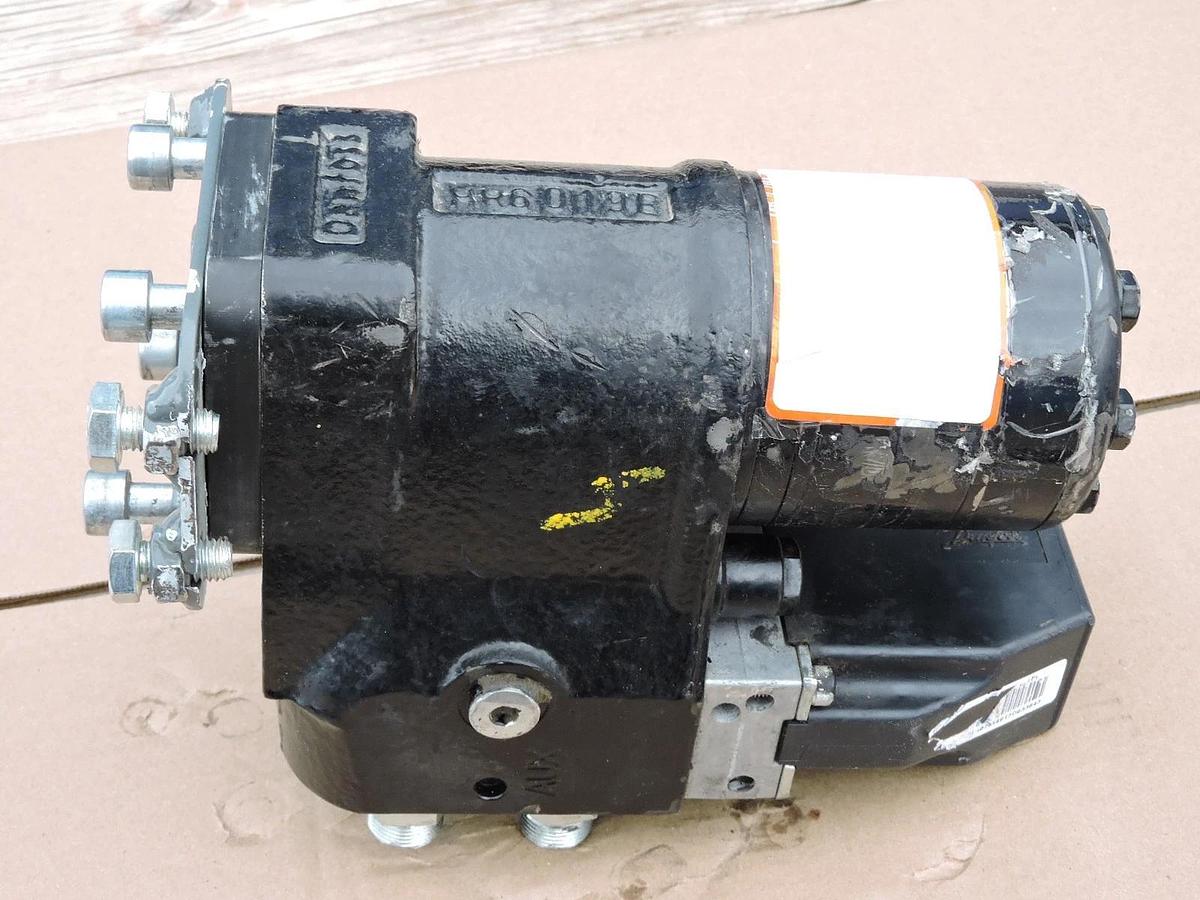 DANFOSS OSPEDF 60/200 LS Steering Valve - NOB NEW