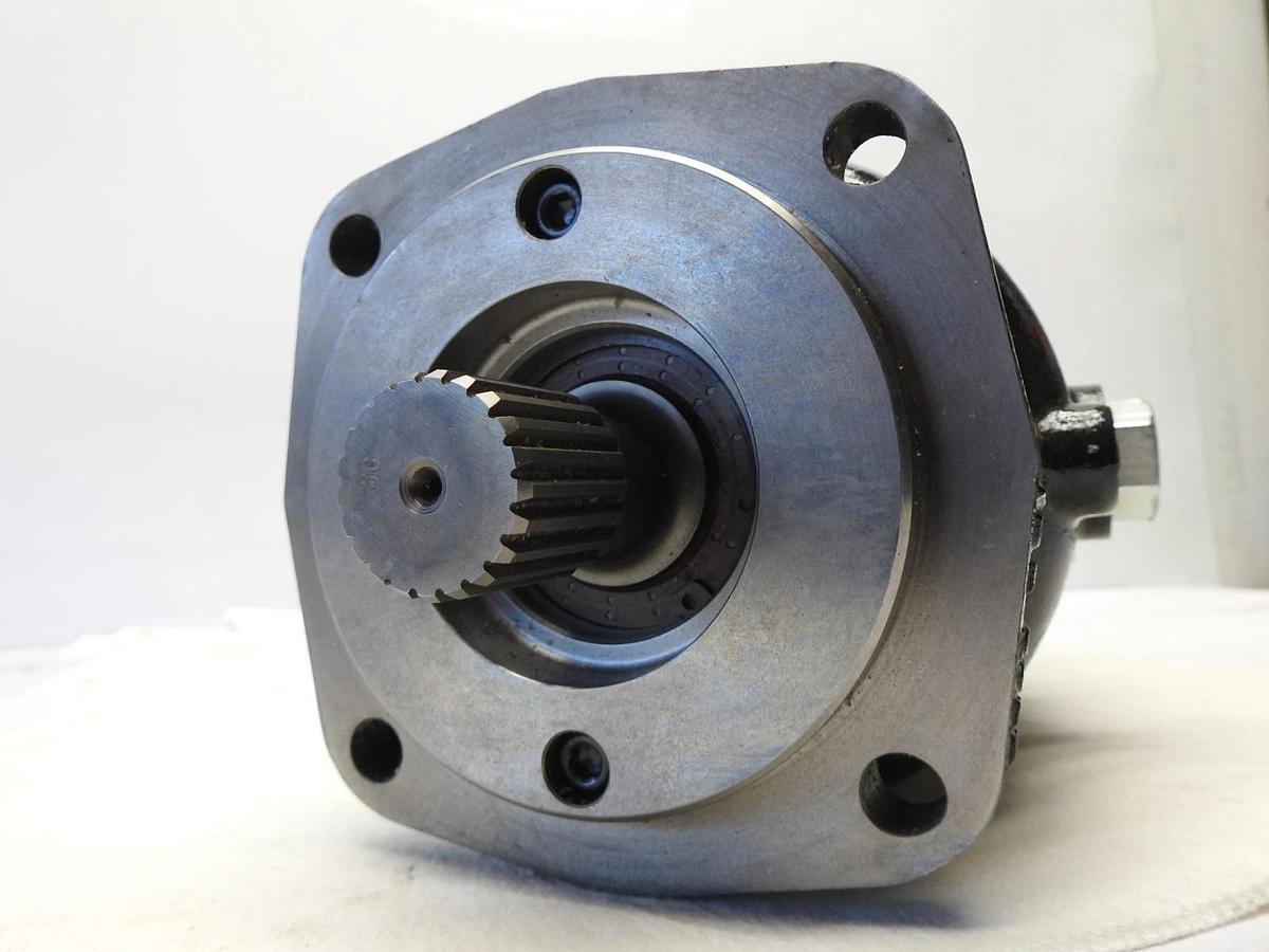 CNH 87374885R Drive Motor fits Case IH 5130 6130 6140 7130+ More Models 6433-103