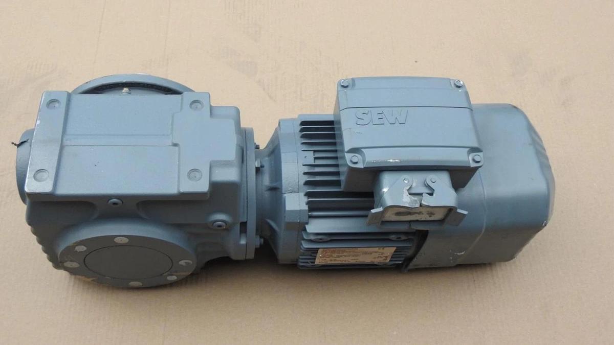 SEW-Eurodrive SF67 DRS90M4BE1/ASB1 (01.8024886201.0012.21) 1395.89 r/min