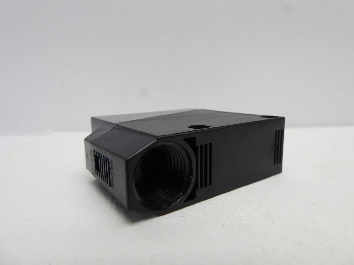 OMRON E3JM-10M4T-NN-US E3JM-10L-NN-PHOTOELECTRIC SWITCH- NEW OLD STOCK!!!