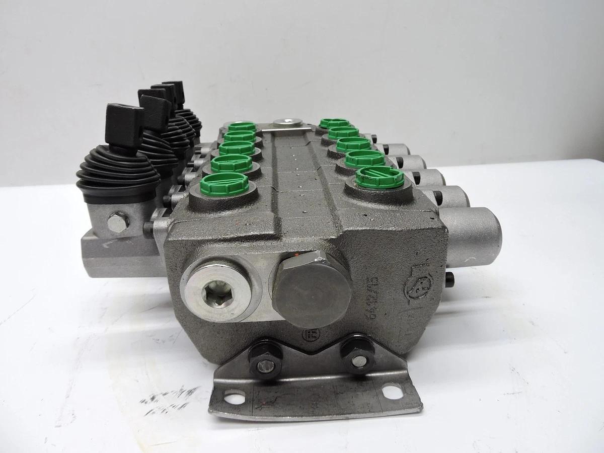 Roquet 5 Spool Hydraulic Directional Control Valve 6412/15 - NOB NEW