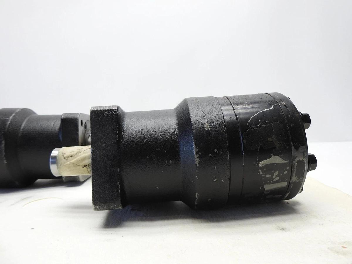 Lot of 2 - Hydraulic Motors (Keyed Shaft, 4 Bolt Mounting) Unknown Part Numbers
